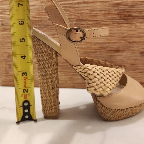 (EUC) Aldo platform sandal heels. - Picture 4 of 5